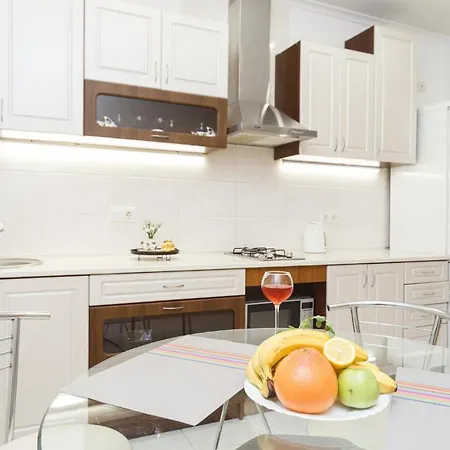 красивая рядом с аркадией и парком *